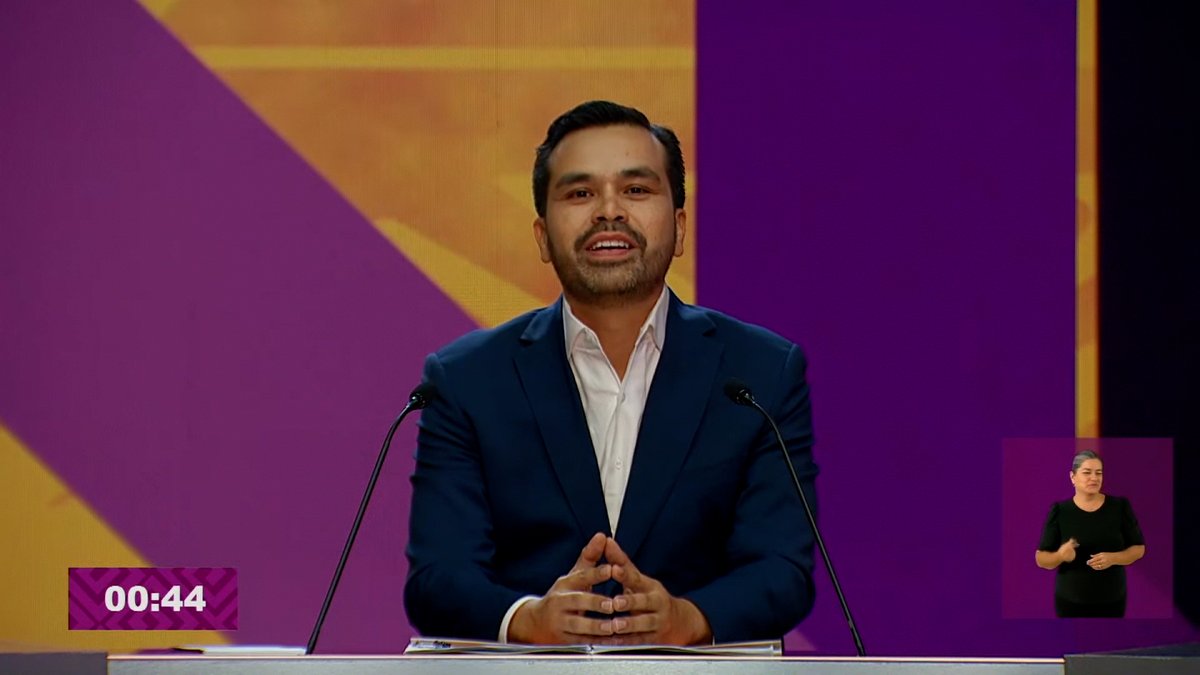 CNNEE's tweet photo. Jorge Álvarez Máynez cuestionó la tasa de feminicidios en la Ciudad de #México. 

🔎 CNN en Español revisó su discurso para evaluar la veracidad de lo que dijo: https://t.co/vBfera694X https://t.co/DJrNhK1MWU