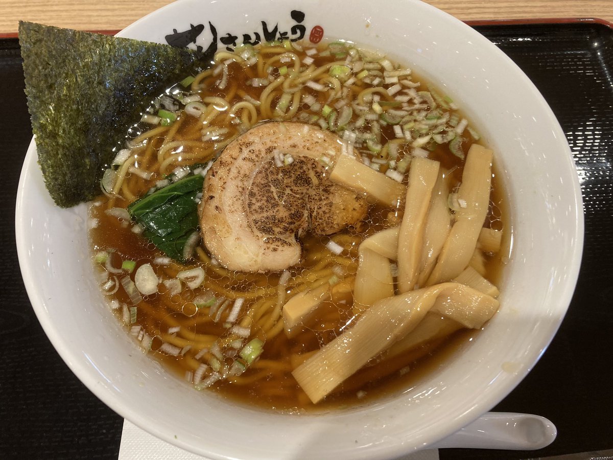 今日のランチ🌿
久しぶりの #花さんしょう のしょうゆラーメン🍜

どちらかというと味噌ラーメン派だけどこんな昔ながらの中華そば食べたかった🤭

美味しゅうございました🥰