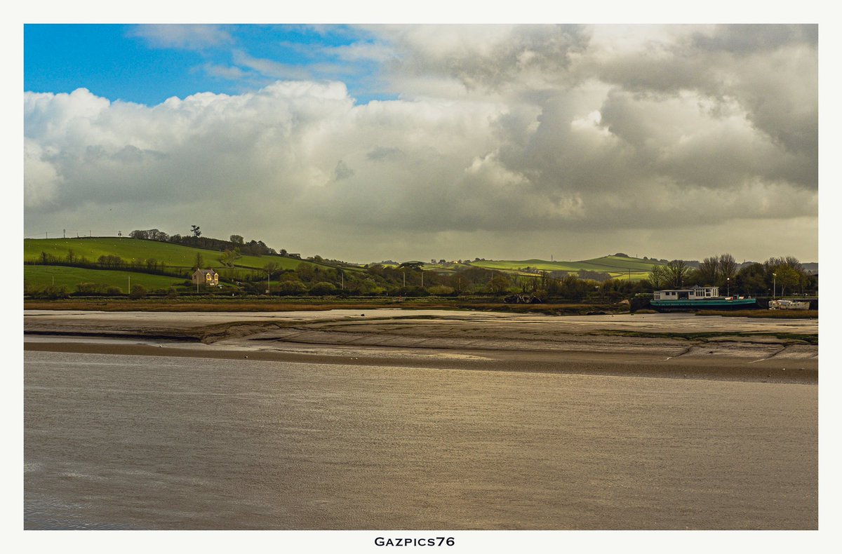 Good morning Twitter pals , wishing you all a wonderful week ahead 👋❤️🍀 … a shot from Bideford last Friday , looking across the Torridge river from the quayside #photography #Devon #landscapephotography #rivers #appicoftheday