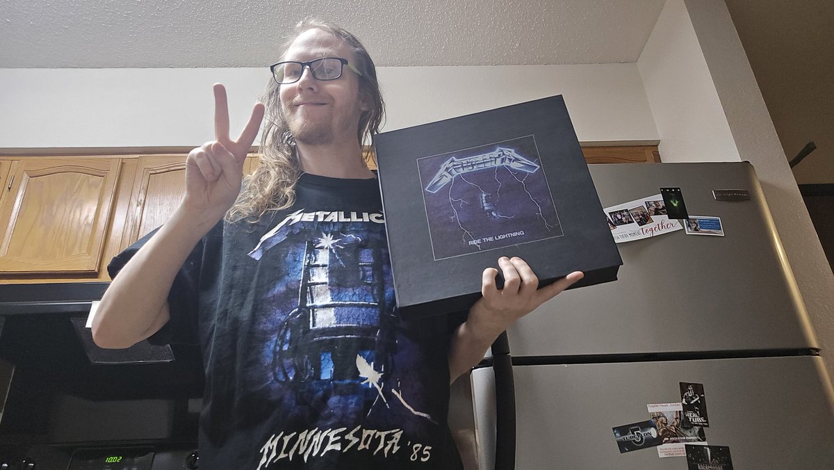 I made an unboxing video for my deluxe box set of 'Ride the Lightning' if you guys are interested & I wore my @Metallica shirt at @FirstAvenue, that was created by @rockabilia. Please share this around, if you're interested in this kind of content. youtu.be/z00N0Zqs2kA