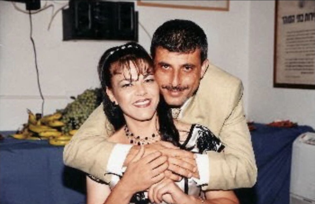 The palestinian prisoner walid Daqqa, died today inside the Israeli military jail after 38 years in jails and after Osrael refused to free him to receive medical treatment for his cancer. #StoptheGenocide In the picture walid with his wife Sanaa before his imprisonment.