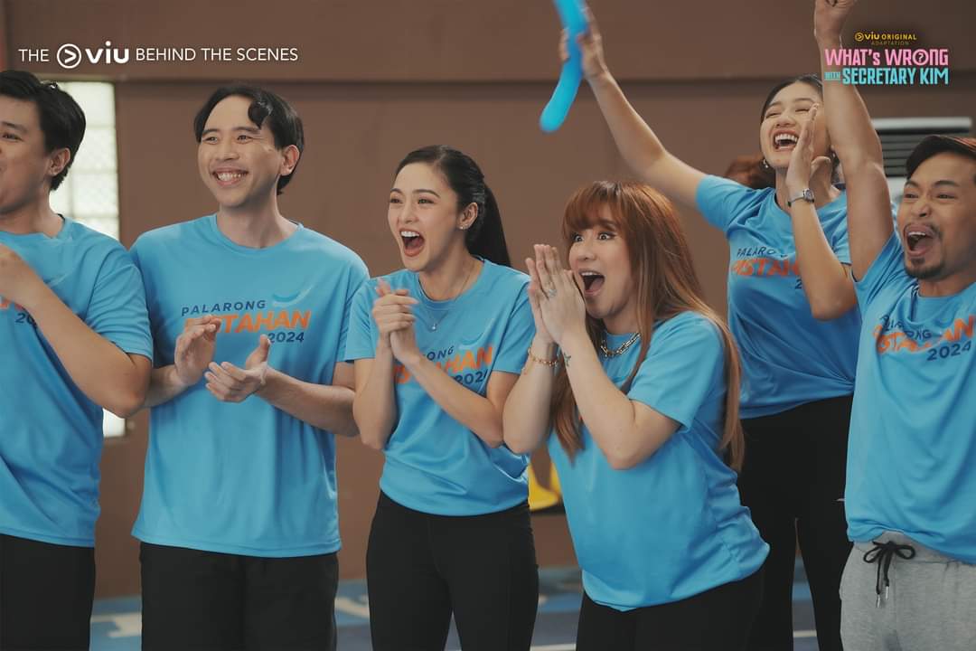 MightyGirl14's tweet photo. Meet the Bardadesk with BMC and Sec Kim and Pepe Herrera.

#WhatsWrongWithSecretaryKimPH 
#KimChiu   #KaoriOinuma #JCAlcantara #Angeline #GillianVicencio #BryanSy #PhiPalmos #YvesFlores #PepeHerrera https://t.co/DyIRBRPRHU