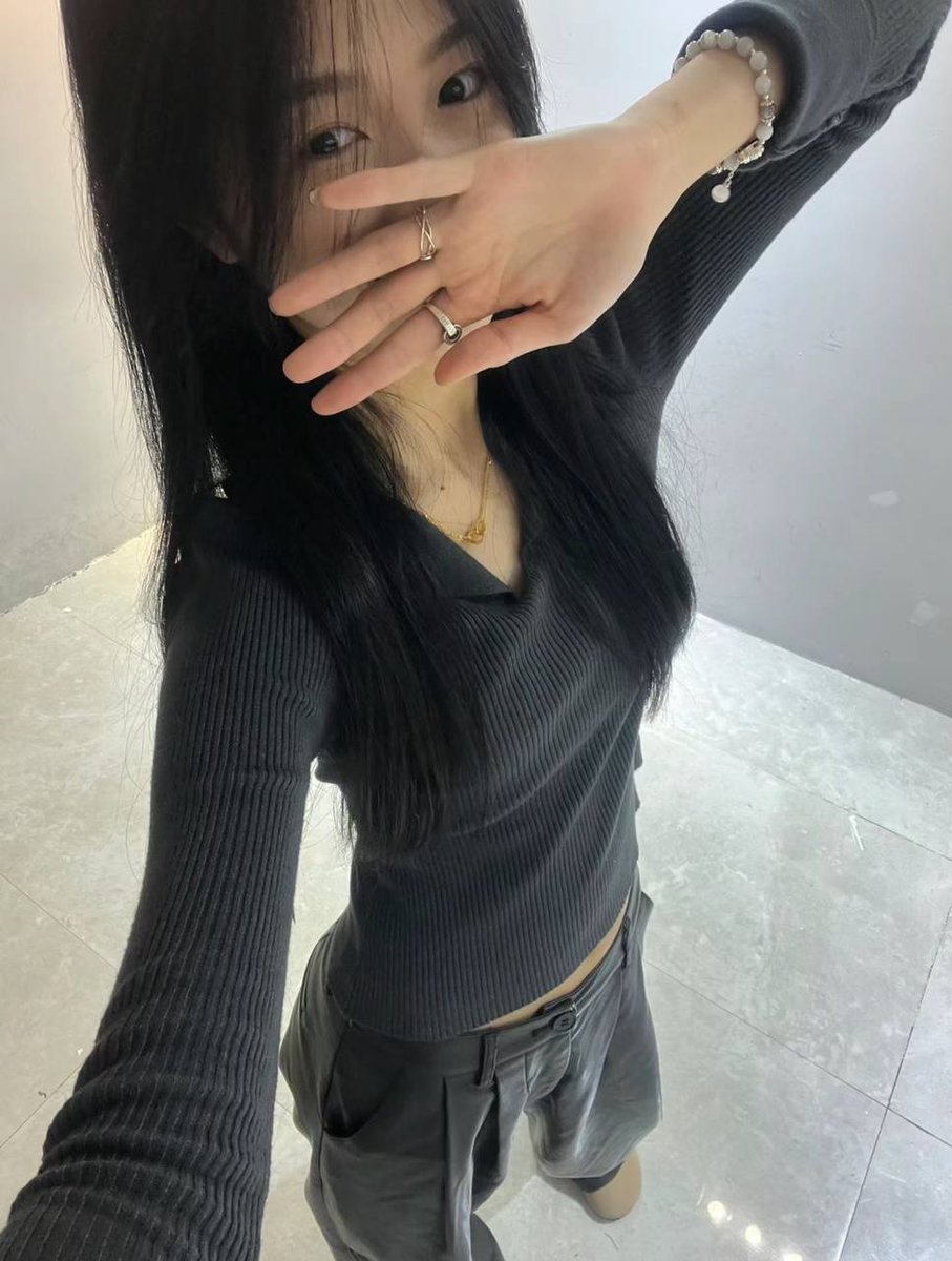 0213_ning's tweet photo. 為什麼會用推特呢
這就要提到我的前男友
偷偷幹我閨蜜 還錄影片 被我看到
最後還跟我說 其實一開始就是為了我閨蜜 才接近我
還翻到以前 他跟他兄弟說 我閨蜜奶很大 看起來就很騷
說我奶很小??????
難道小奶就真的沒市場嗎
我不信 所以我來玩推特 看看小奶有沒有市場 https://t.co/OupIlP11is