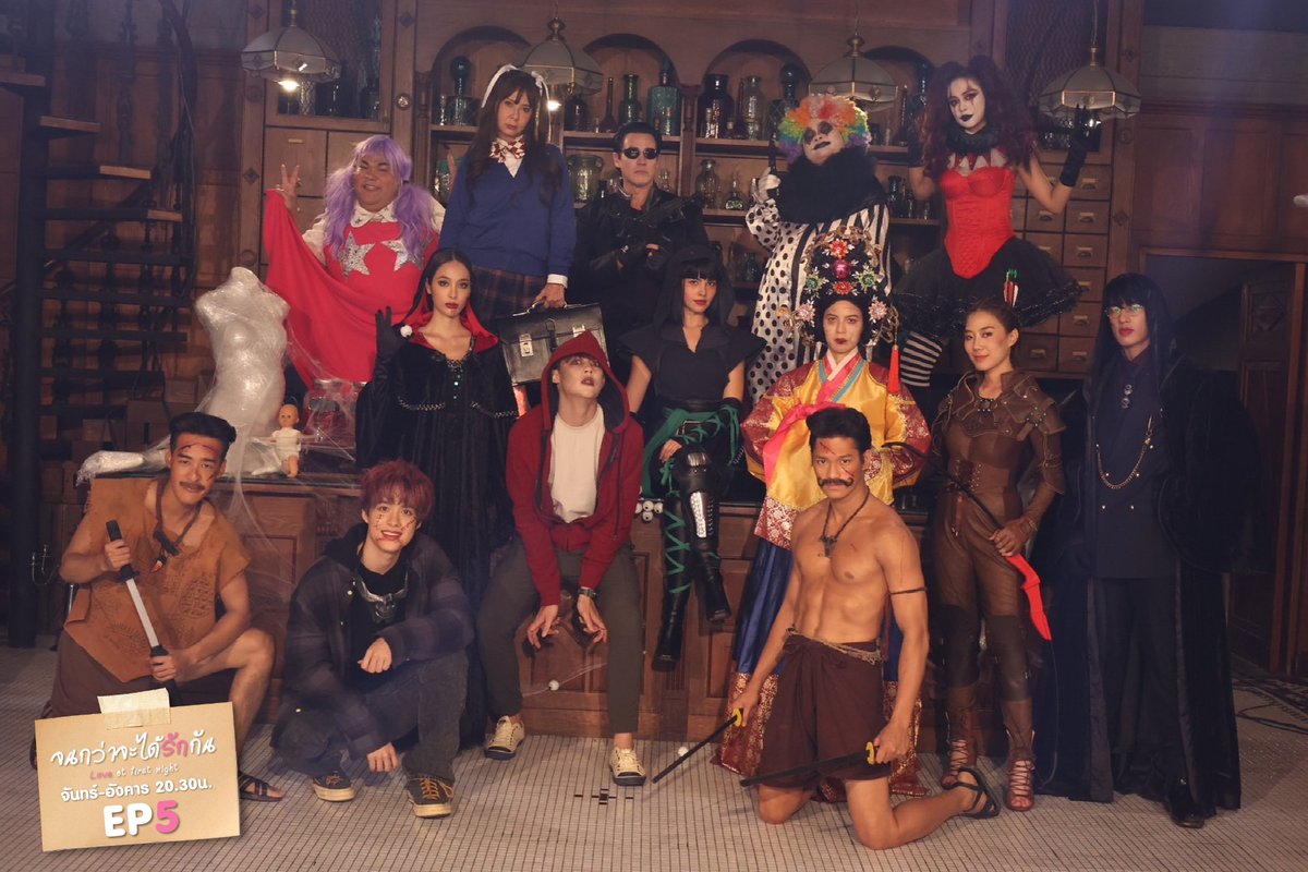 Raklakorn_'s tweet photo. เรื่องย่อละคร “จนกว่าจะได้รักกัน” EP.5
วันจันทร์ที่ 8 เมษายน 2567 เวลา 20.30 น.
ทางช่อง 3 ดูทีวีกด 33 ดูมือถือกด 3Plus

หลังจากอาโป (ญา��่า อุรัสยา) ฝ่าด่านพรีเซนต์งานผ่านพ้นไปได้ด้วยดี ทั้งอาโปและเหมือง (หมาก ปริญ) ต่างก็ยอมรับว่ายังรู้จักกันน้อยไป และนั่นทำให้ทั้งคู่เริ่มหาข้อมูลและทำความรู้จักอีกฝ่ายให้มากขึ้น แต่ยิ่งได้เห็น ได้รู้จัก และเปิดใจให้กว้างขึ้นเหมืองก็เริ่มรู้สึกว่าใจของตัวเองเริ่มจะเต้นแรงเพราะถูกอาโปตกเต็ม ๆ โดยเฉพาะเมื่อเกม (บอล กัมมัญญ์) แฟนเก่าของอาโปโผล่มาเยือนภูดินปาร์ค พร้อมกับแฟนใหม่อย่างอิ๊ง (แพร์ พิชชาภา) และนั่นทำให้เรื่องที่เคยจบไปแล้วเริ่มต้นอีกครั้งในแบบที่ไม่เหมือนเดิม

#จนกว่าจะได้รักกัน
วันจันทร์-อังคาร เวลา 20.30 น.
#.จนกว่าจะได้รักกันep5
#LoveAtFirstNight
#raklakorn
#ดูทีวีกด33
#ดูมือถือกด3Plus
