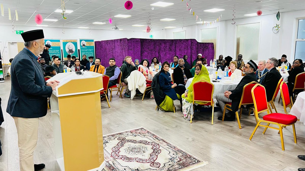Another Ahmadiyya Mosque Baitul Muqeet #Walsall hosted a Big Iftar event, attracting community members to come sit together and break fast during #Ramazan2024 Very pleased welcoming so many honoured guests including @walsallmayor @WalsallPolice @SimonFosterPCC @rafcrossford