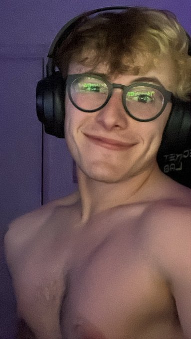 Late night grinding :) https://t.co/aPKuSMpOiL