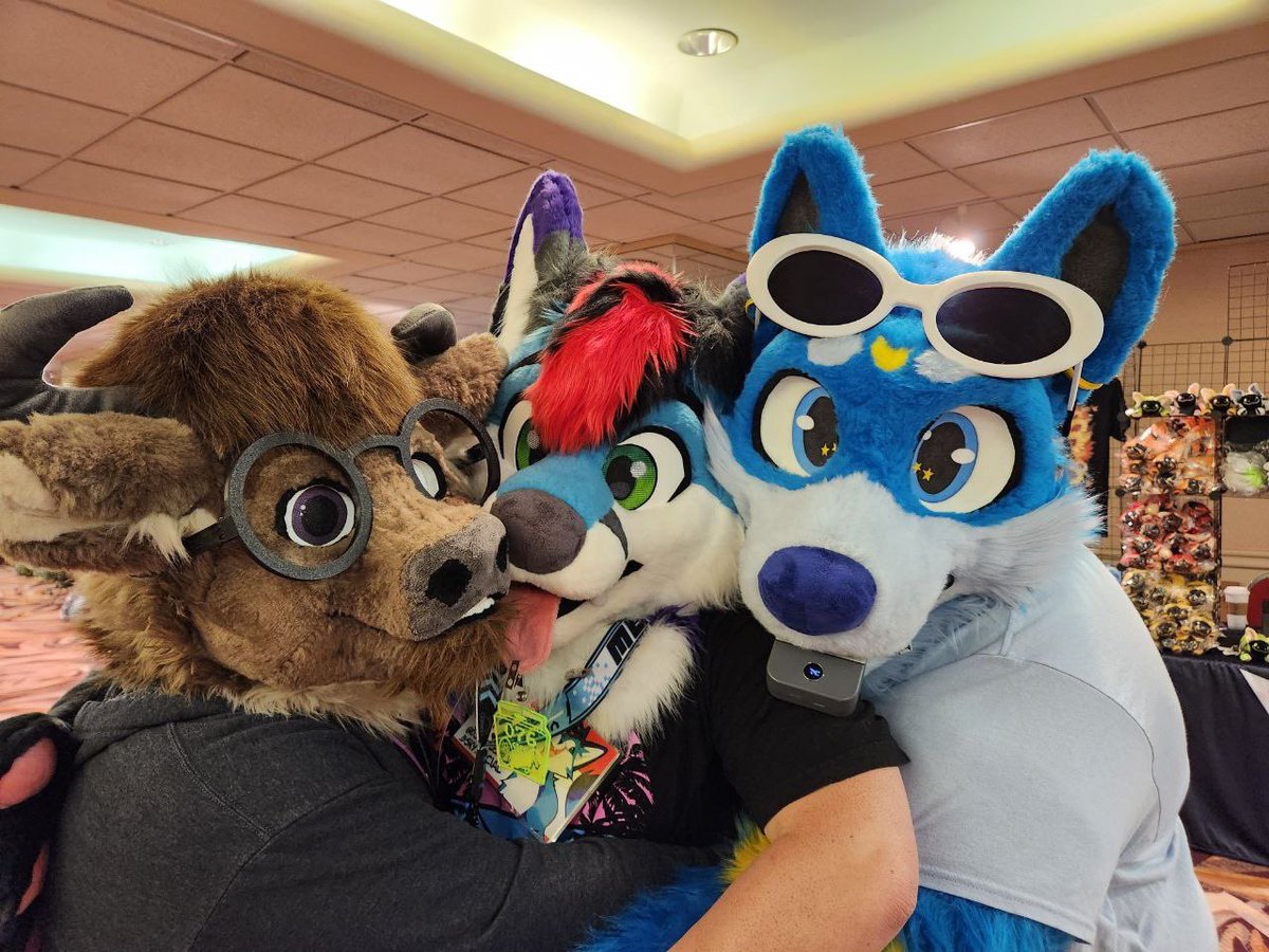 Wow hanging out with all my friends made this con so much better. I love my buddies 🥰 #GSFC #GSFC2024
@DJ_Whole_Milk2 @ElixirCorgiBear @LumberingMoo @rowdynub