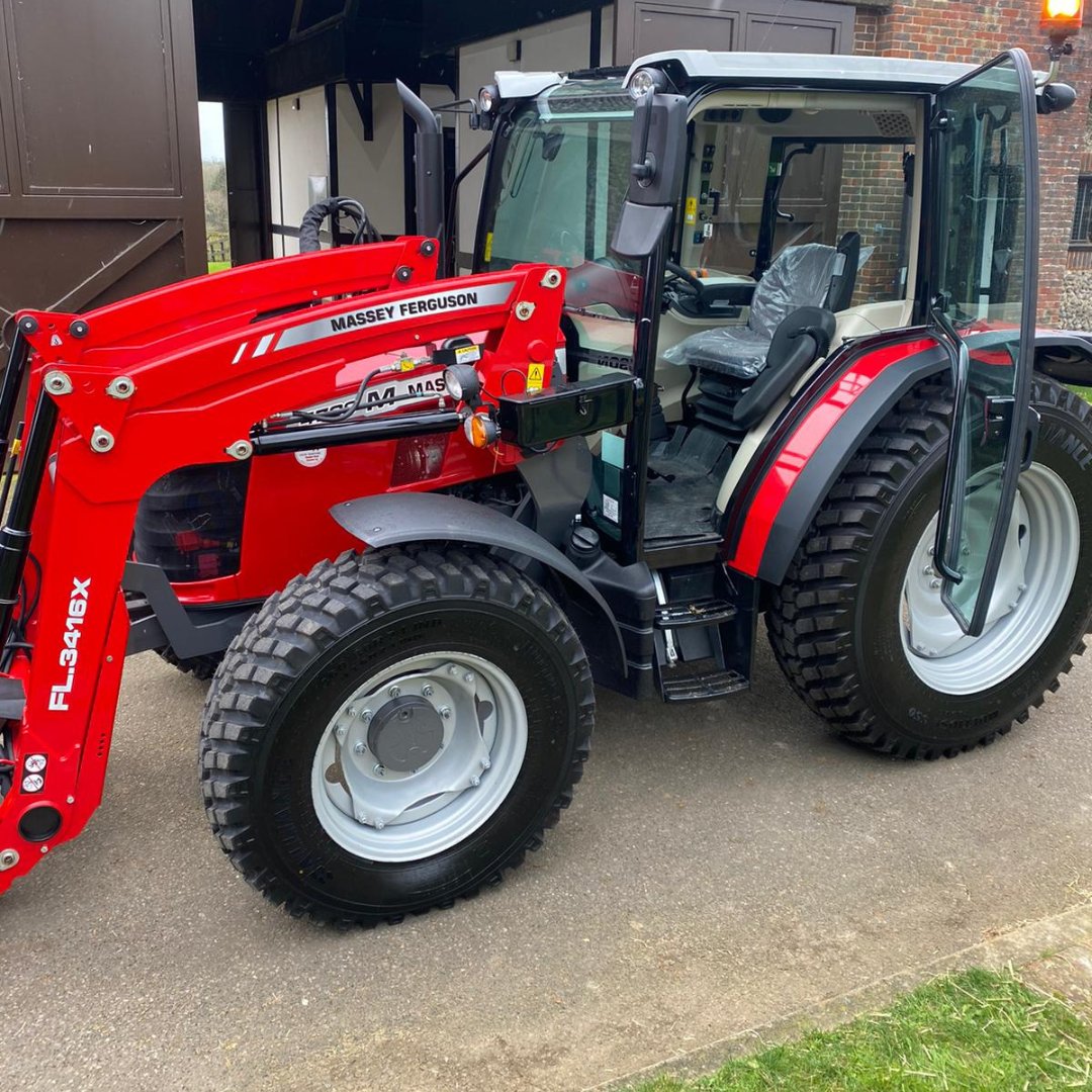 This brand-new #MasseyFerguson 4709 M was delivered to a local stud farm by our Groundcare Sales Manager, Matt Bailey 🚜🐎. With its 92hp, this high-performance, heavy-duty machine brings straightforward excellence and exceptional value for money to every task.