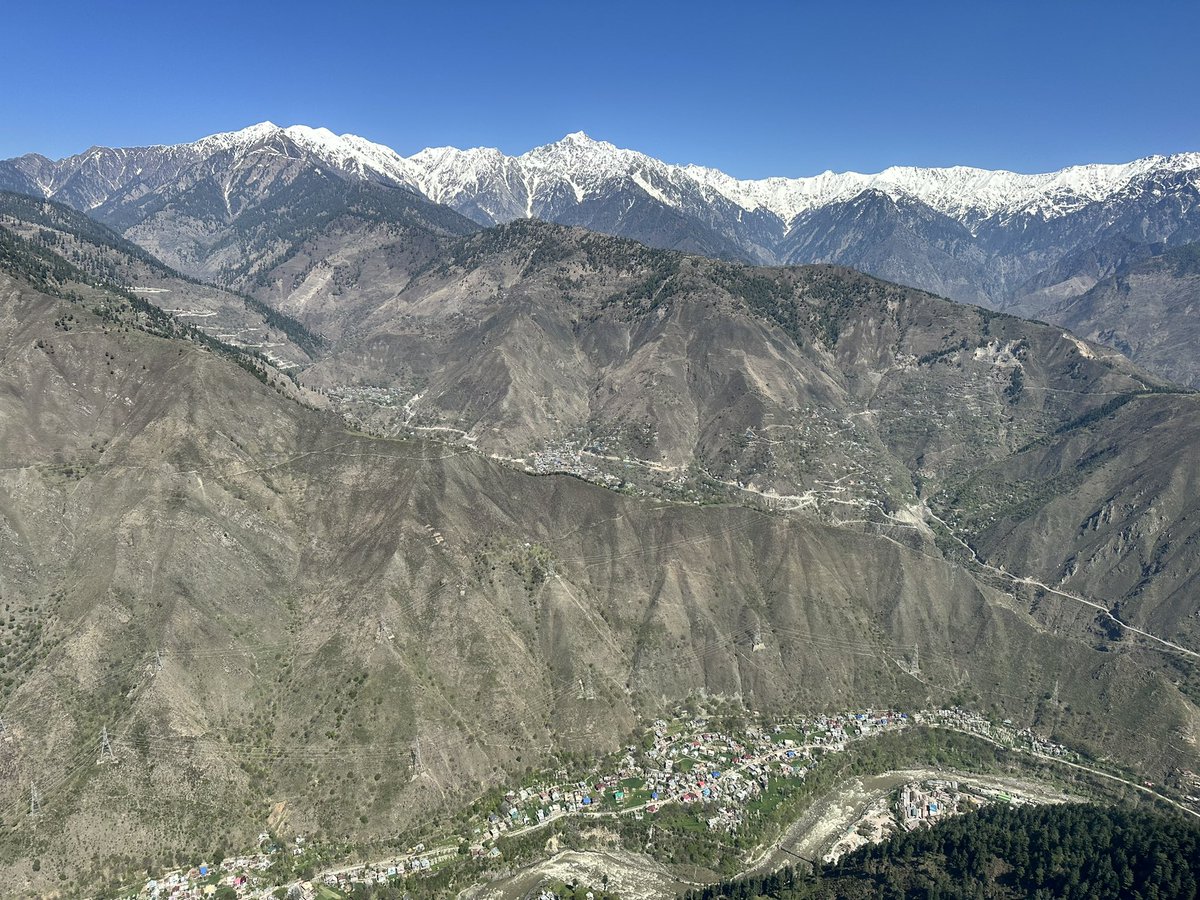 Just such a fantastic day to see some great views of the ‘Kalapahar’ standing tall above Uri … blessed Kashmir @pzshabir @kamranalimir @kirpy6 @head3hunter @NatureDesai @savvyghai