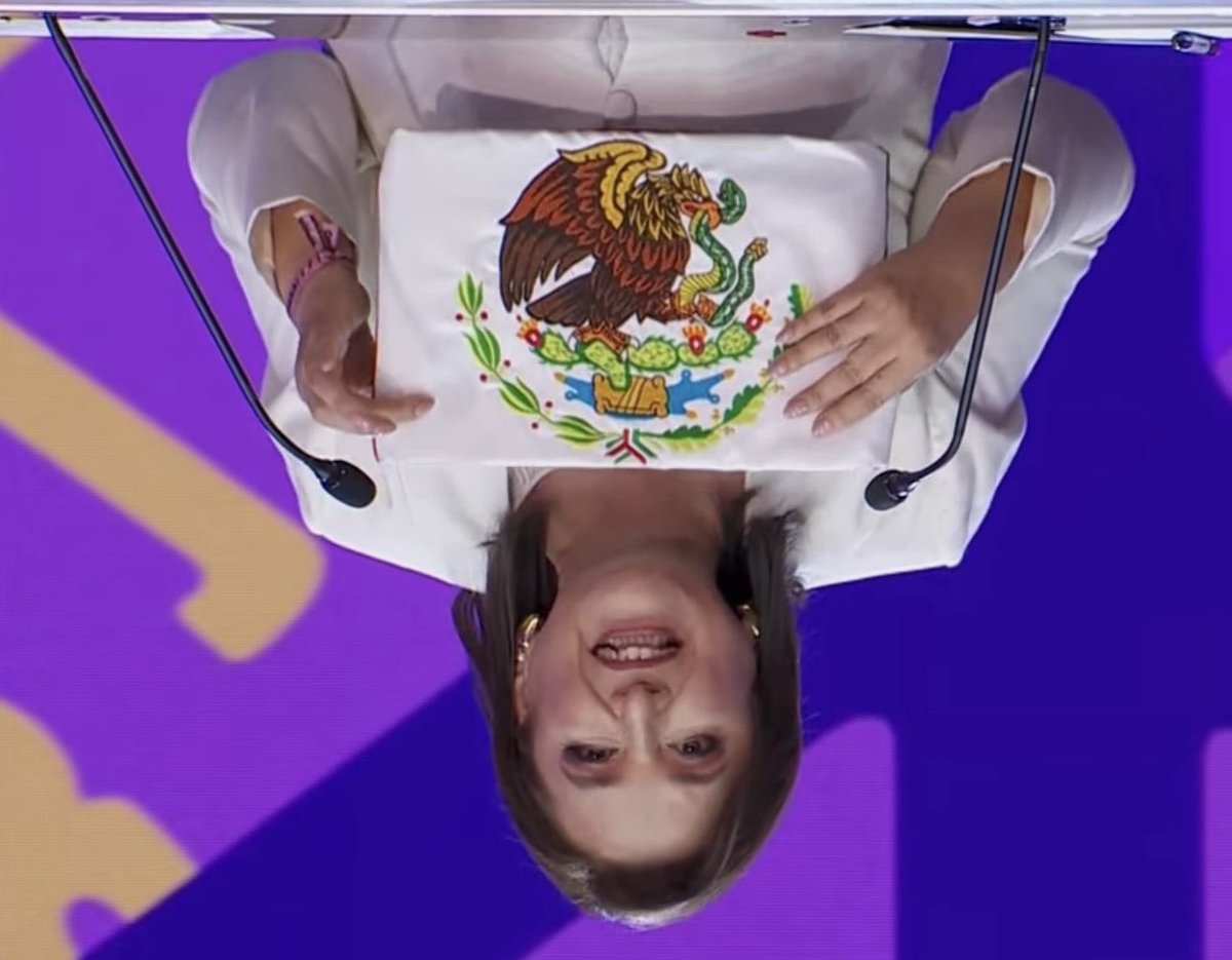 Yo prefiero así: México arriba, los vendepatrias abajo.