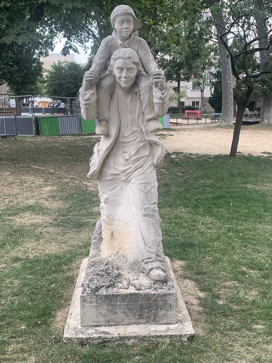 2/2 #Paris. La chapelle Sainte-Thérèse sur le site des Orphelins-apprentis d'Auteuil.