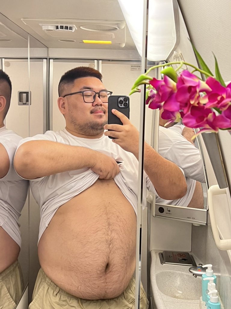 用飛機上的免費wifi發推特🥵🥵

#hello #bangkok