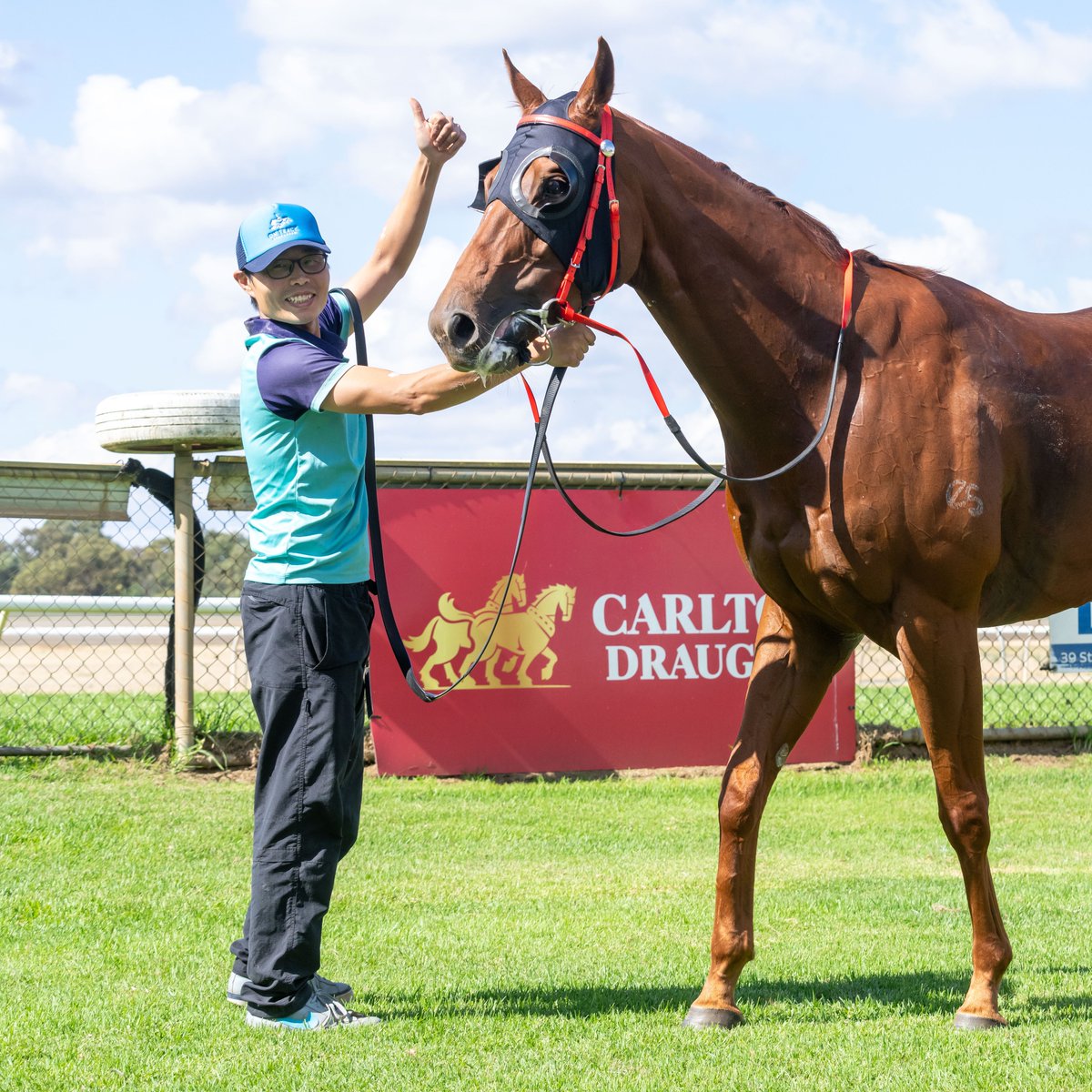 Try taking that smile off Smiley Chan 😁 Chan gets his first double today at @EchucaRaceClub off two debuts, Howdy and Strat, delivered by jockey Linda Meech. A day of firsts! Congratulations Smiley Chan and connections. #OurRacing #CountryRacing