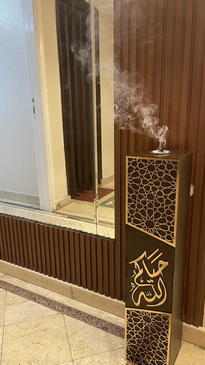 amal_hassan190's tweet photo. مبخره استقبال✨🤎
المخبره تأتي بحجم كبير وبخصايا مميزه لتضيف لمسه رائعه لديكور ضيافتك الأنيق✨🤎 
ارتفاع المبخره 90سم✨🤎
للطلب DM📩🤎.
#مباخر #مباخر_استقبال #مباخر_بالاسم https://t.co/4XKYQhfrX9