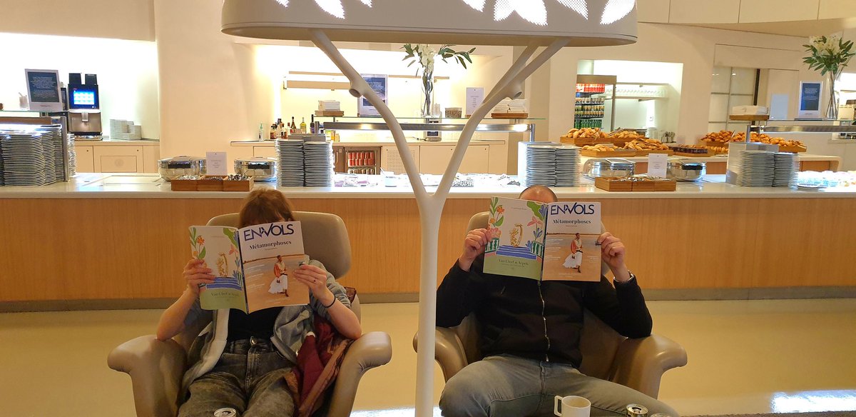 The Metamorphosis team is nicely welcomed at the airport by Air France. On our way to visit Ron Bonett and film a lot of salamanders !!!! Tulsa Oklahoma here we go!!!!🦎🤠🇺🇸