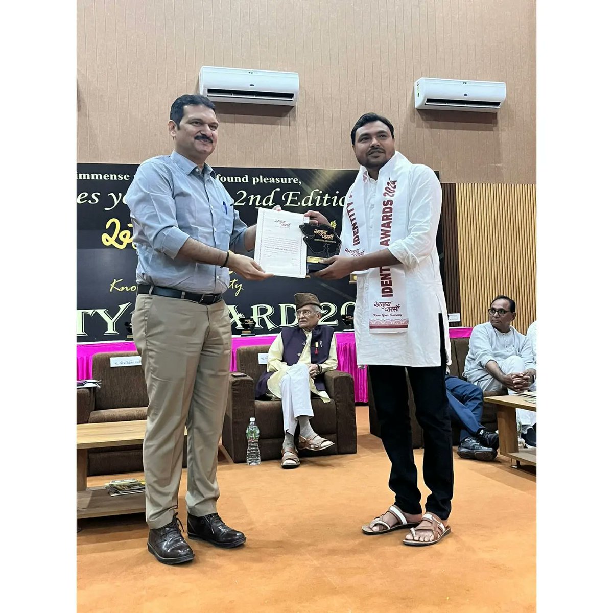 lokmangalam's tweet photo. અતુલ્ય વારસો આઇડેન્ટેટી એવોર્ડ 2023-24 થી સન્માન કરવા બદલ લોકમંગલમ્ પરિવાર ટીમ વતી @AtulyaVarso001 અતુલ્ય વારસો ટીમ તેમજ એડિશનલ કલેક્ટર શ્રી @PradipSinhRathd સરનો
આભાર પ્રગટ કરીએ છીએ.
#khoba #dharampur #Valsad #AtulyaVarso #IdentityAward  #Gujarat #Gandhinagar #Heritage https://t.co/LF0fEIx095