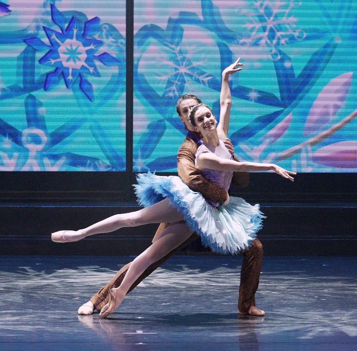 It’s a pleasure to dance with you Lucas Michael Jerkander 🫶🏻

#HongKongBallet #pasdedeux #nutcracker #HKBallet #HKB #NeverStandingStill 
#HKDisneyland #DuffyAndFriendsPlayDays #DuffyAndFriends #StellaLousWonderfulWishesBallet