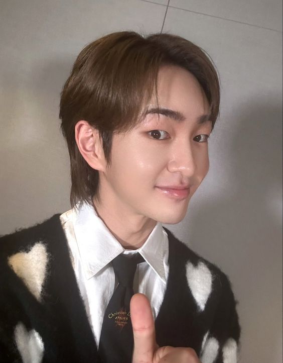 5hawols_Fairy's tweet photo. #ONEW #온유 #AlwaysWithOnew #WeLoveYouOnew #SHINee #샤이니 @griffinenter
Since it's a gift to have you in my life I hope and wish for you be filled and gifted by many sweet letters💌💝🥰
I love you so much Onew💗You are and will be forever in my heart, life and mind❤️ https://t.co/ICn8vstWLM