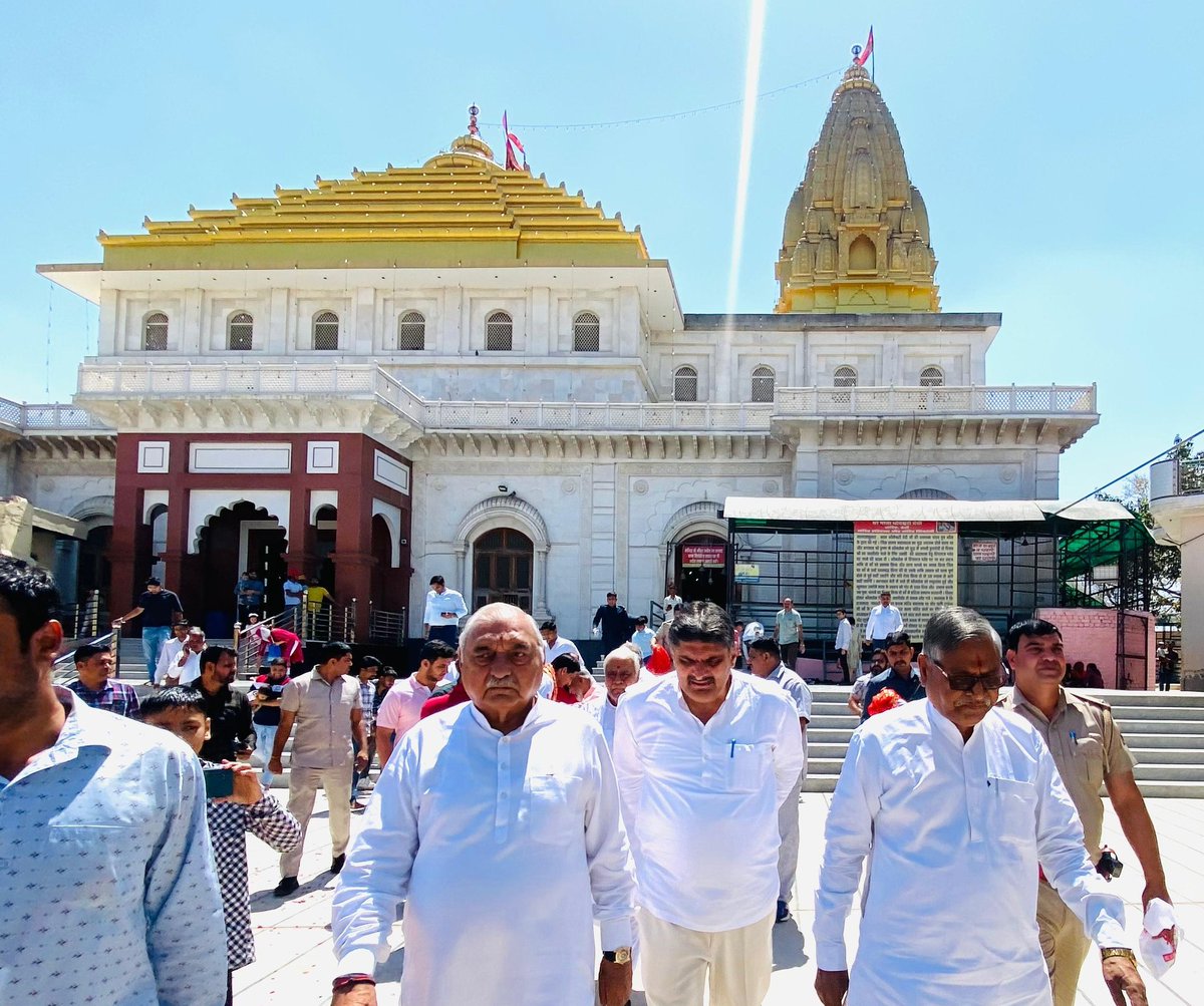 बेरी स्थित भीमेश्वरी देवी (बेरी वाली माता) मंदिर में पहुंच माथा टेका और मां भीमेश्वरी देवी जी का आशीर्वाद प्राप्त कर पूजा-अर्चना की। इस दौरान सभी की सुख-समृद्धि की कामना की और देश-प्रदेश की खुशहाली व तरक्की की कामना की।