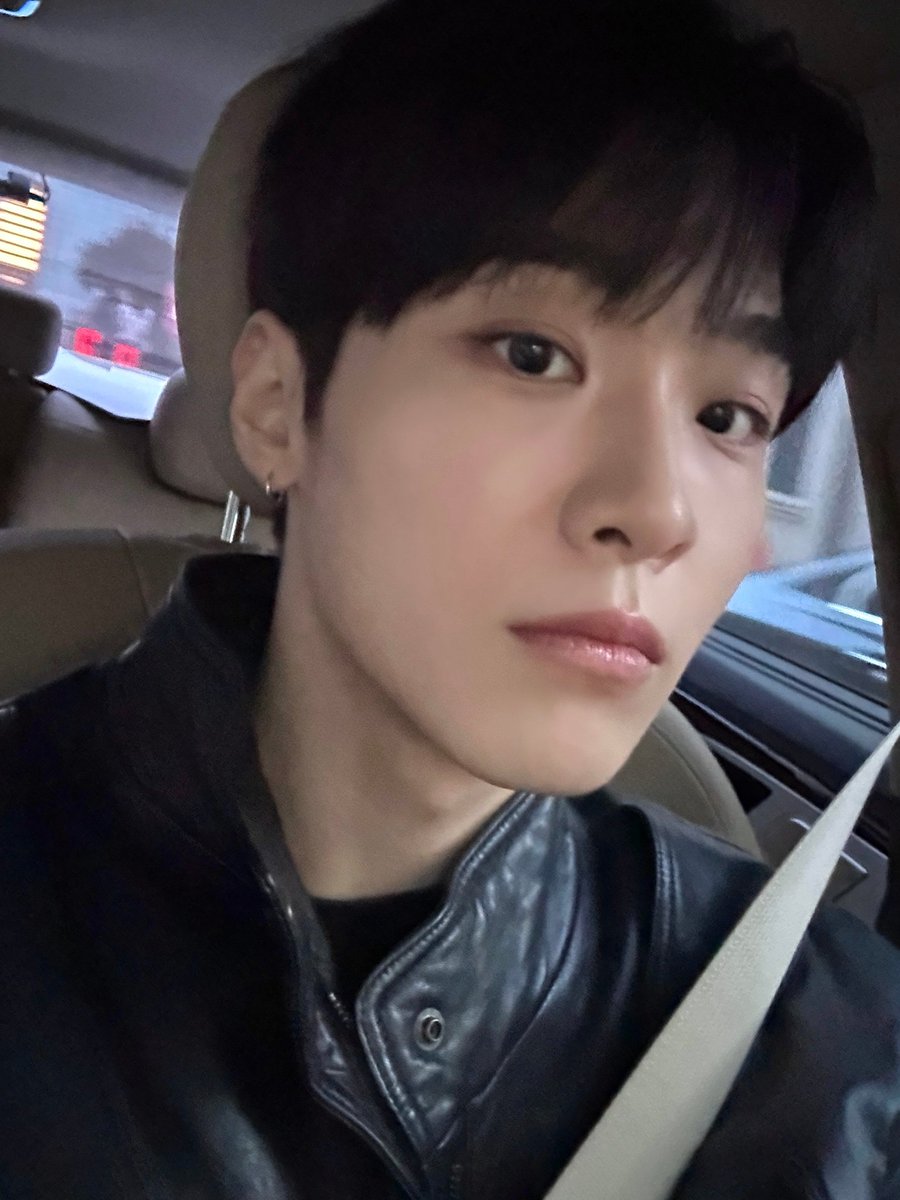 0825tag's tweet image. [240408] #seongmin b.stage update

"mondayting!! nhearts🫶🏻

i'll recommend songs after a while and go!!!

so good - joan
REALLY REALLY - WINNER
My World - ILLIT
Freaky - ITZY
😻😻😻😻😻😻"

#성민 #ONEPACT #원팩트