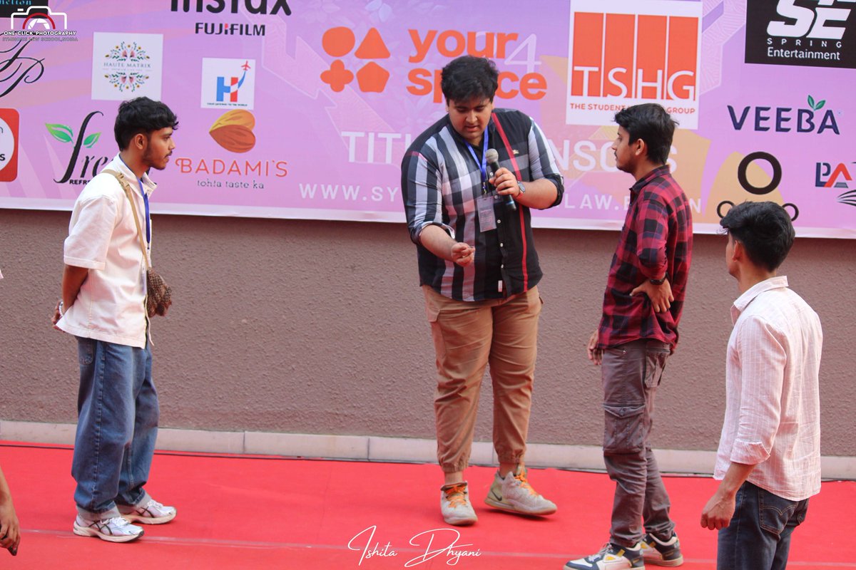 Day 2 of SymFiesta'24 at SLS-Noida hit a high note with an electrifying RAP Battle! 🎤 March 16th, 2024, was all about fierce lyrics and rhythmic flow as talents clashed in this musical showdown. Moment courtesy: Ms. Ishita Dhyani . . . #symbiosislawschool #SymFiesta24 #rapmusic