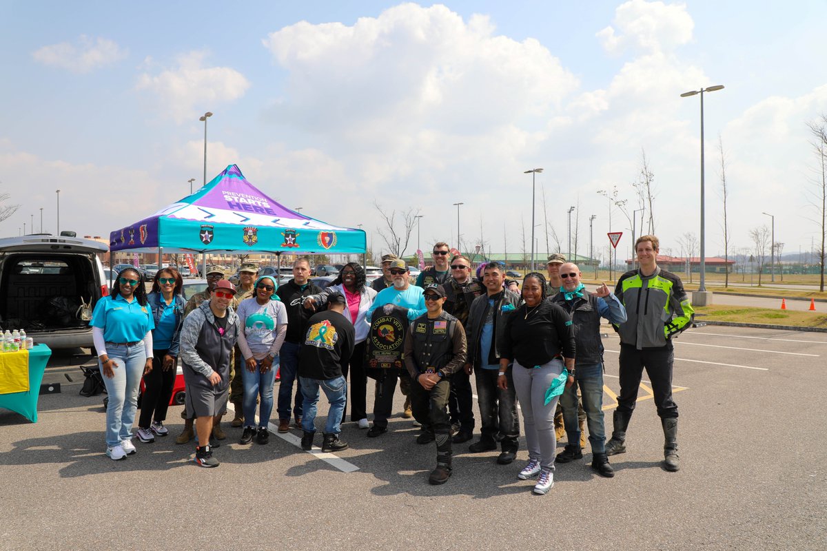 2INFDIV's tweet image. The Sexual Harassment/Assault Response and Prevention team from the 2nd Infantry Division/ROK-U.S. Combined Division collaborated with the 411th Contracting Support Brigade during a Sexual Assault Awareness and Prevention Month motorcycle ride.