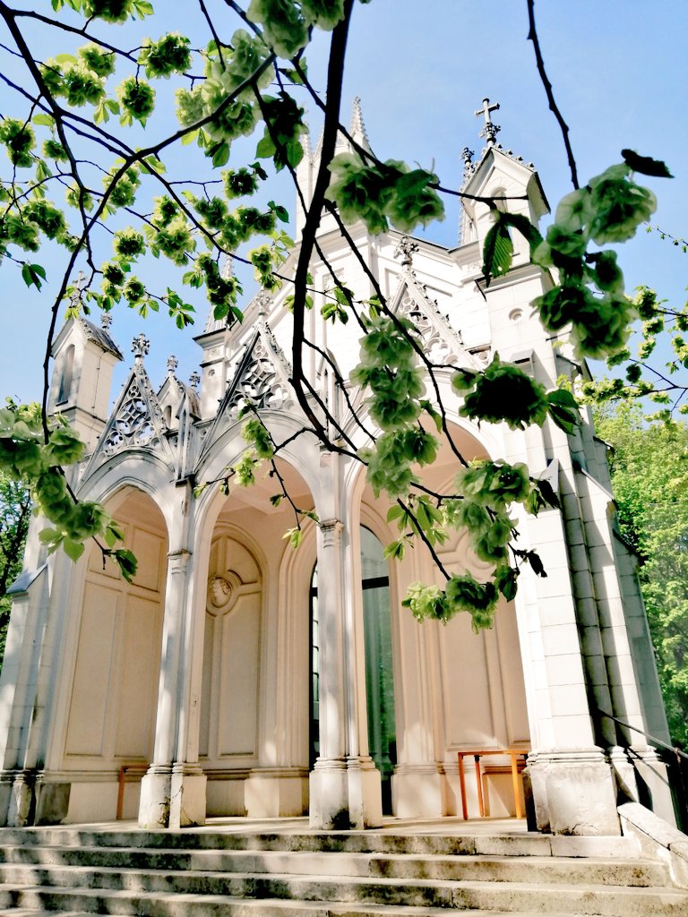 Along my way yesterday...
Good morning from Vienna 🇦🇹
Happy and peaceful new week everyone 💕🍀
📷 Sisi Kapelle am Himmel, Wien