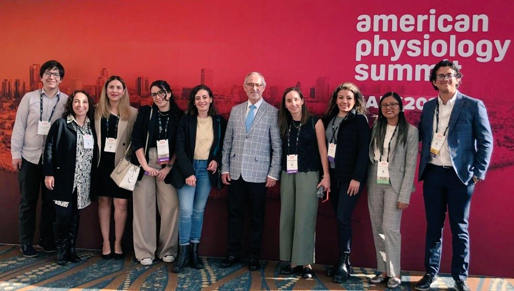 ¡Qué gran equipo!
<a href="/gerardo_gamba/">Gerardo Gamba</a>
<a href="/saltarin_bean/">Paola de los Heros</a>
<a href="/lauravergara___/">ℓαυяα νєяgαяα💛</a>