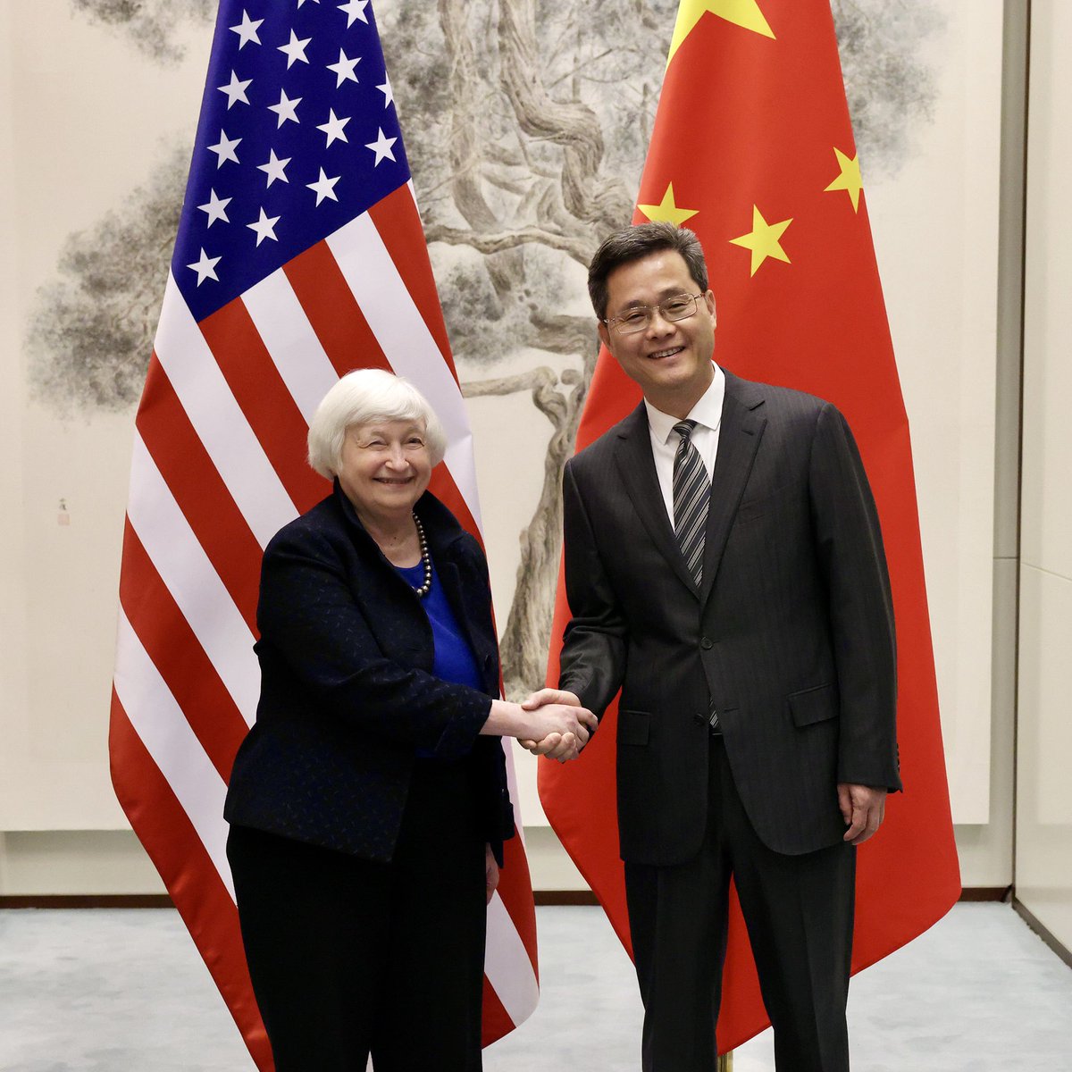 Yesterday in Beijing, I met with Finance Minister Lan Fo’an to discuss the bilateral economic relationship, and the important role @USTreasury and the Ministry of Finance can play in maintaining a durable communication channel between the U.S. and China.