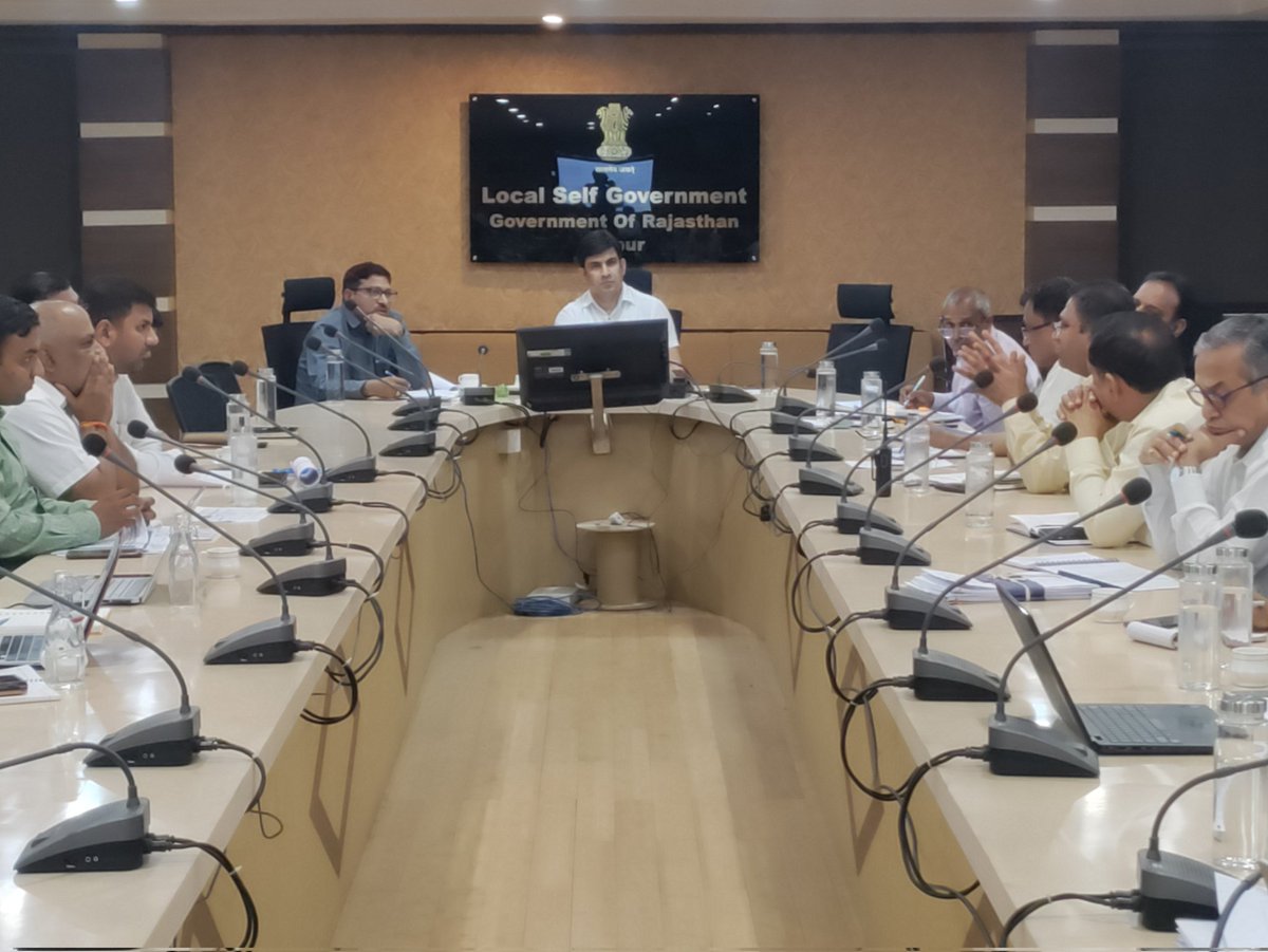 LSG_Rajasthan's tweet photo. Today, there is a review meeting being held under the chairmanship of the respected Director-Joint Secretary at the LSG https://t.co/ZjfKlLAtEb.Pradeep CE SBMU ,officials and processing plant agencies are present.Key points discuss the status of #SWMPlants progress & issues. https://t.co/XLqfJeMohA