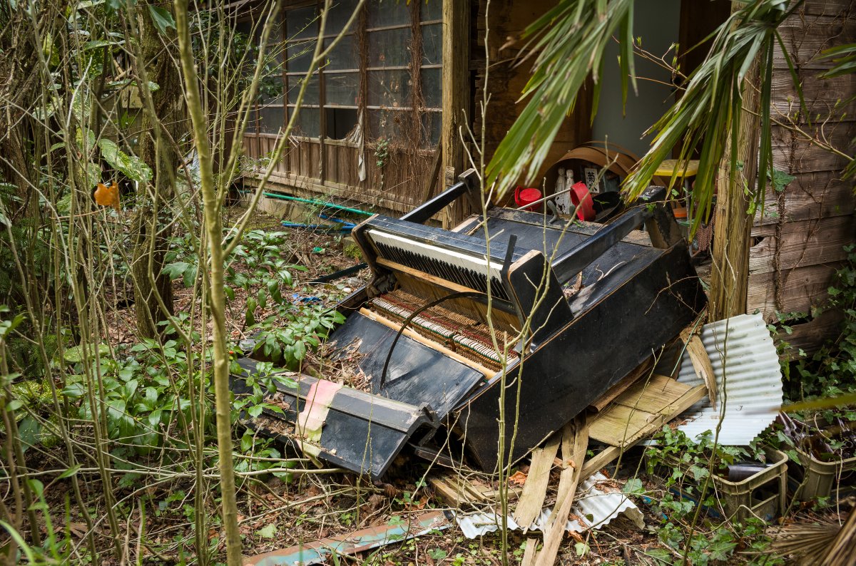 Japan nobody. A photo series documenting the decline and decay due to the country’s shrinking population. Write-up and full set of 17 images here: bit.ly/japan-nobody