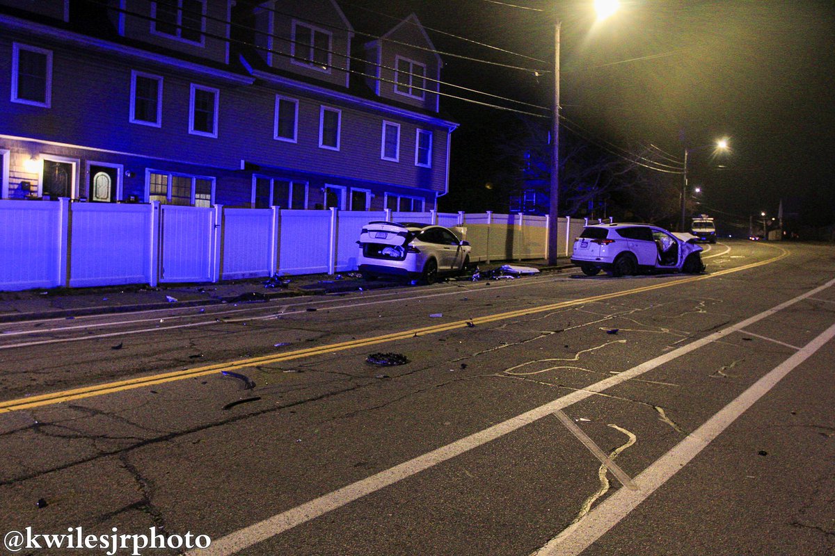 Police are investigating after a head-on crash on Quarry St in #Quincy sent multiple people to the hospital. Early indication is a Tesla Model X was traveling north on Quarry St when it crossed the double yellow line. At least one person suffered serious injuries.