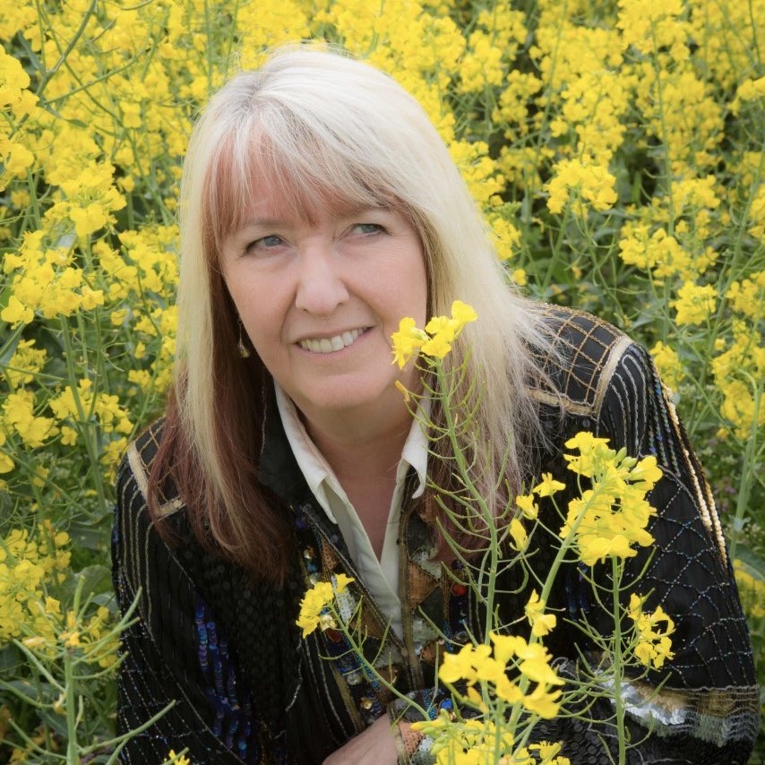 It was a delight to chat to folk music legend @MaddyPriorFolk ahead of @steeleye_span’s concert at the @PyramidParrHall on May 6th. Tune in to my @RadioWarrington show tonight 8-10pm as we discuss the old days & what’s in store on May 6th