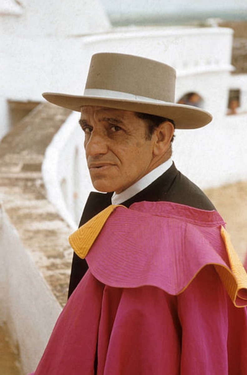 beatrice_marge's tweet photo. Tal día como hoy en Utrera el 8 de abril de 1962 se quita la vida a la edad de 70 años 

Don Juan Belmonte García 

Se dice que de penas de amor...

"La vida no tiene sentido si no puedo torear, montar a caballo y cabalgar a las mujeres..."

🎥 El Pasmo de Triana en Gómez Cardeña https://t.co/Kxdnt6PyBY