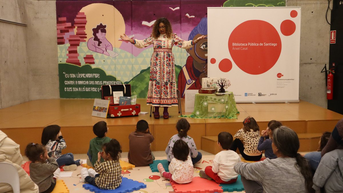 👶📚Despedimos a celebración do #Diadolibroinfantil coas imaxes do contacontos para bebés do venres a cargo de Ana Carreira e a actuación de Sole Felloza o sábado na Choiva de contos