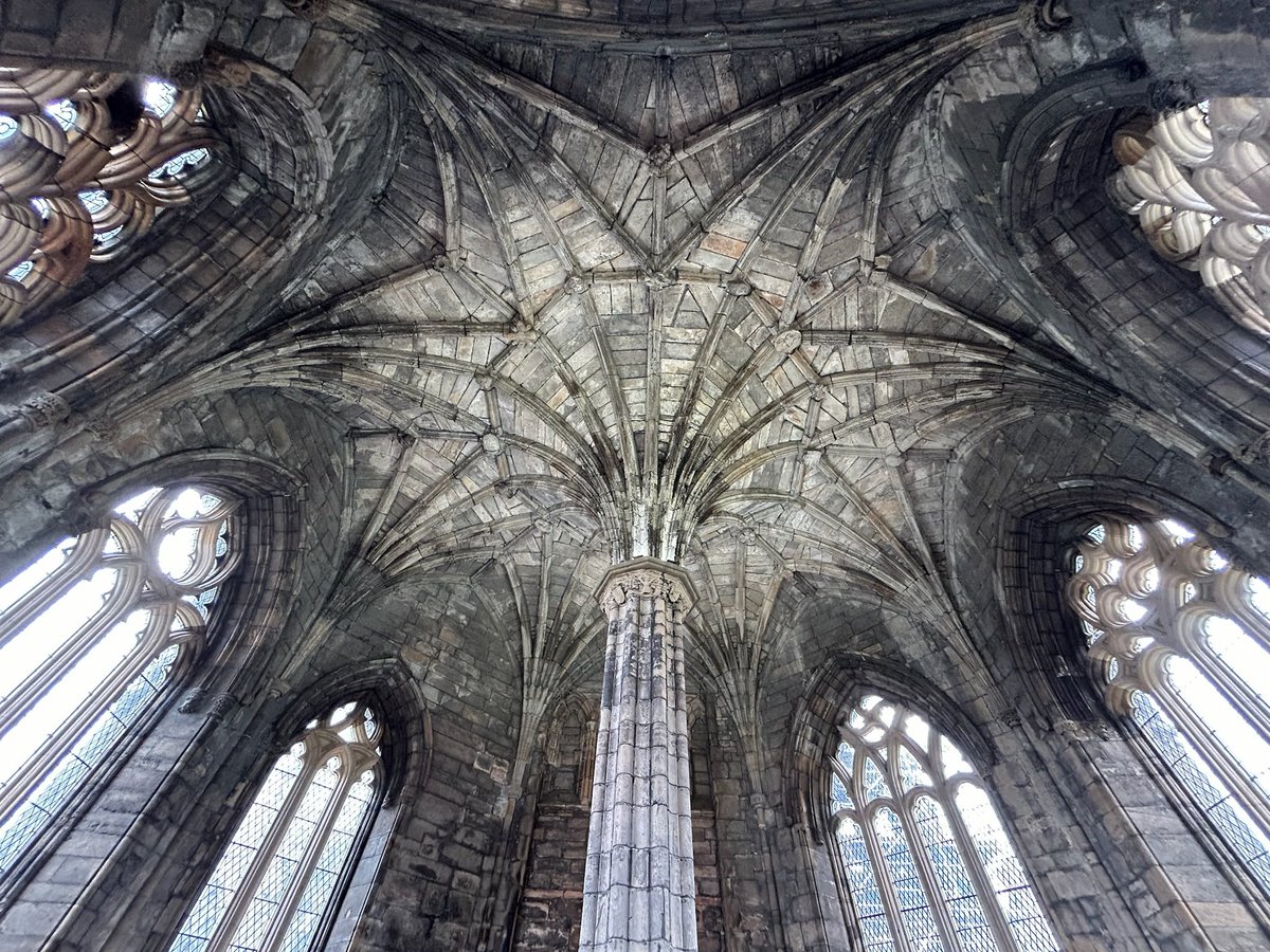 The chapter house ceiling of Elgin Cathedral in Moray. The ceiling was remodelled by the Bishop of Moray, Andrew Stewart, in the late 1400s. #MedievalMonday 📸 My own.