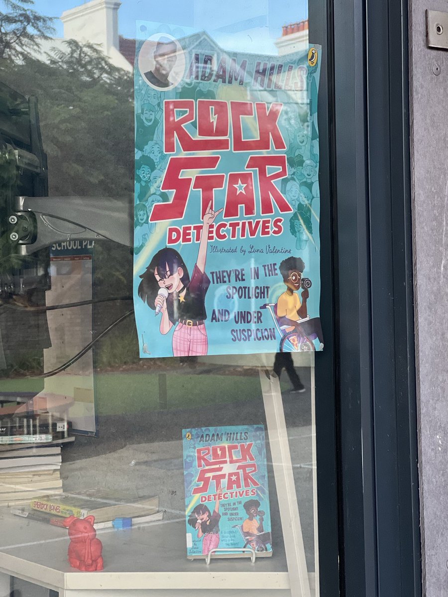 We 🩵 book posters. Our school library window. ‘Rock star detectives’ by ⁦@adamhillscomedy⁩ penguin.com.au/books/rockstar… ⁦@PenguinBooksAus⁩ #LoveOzMG