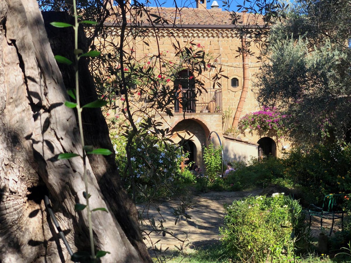 BOUTIQUE FARM HOTEL
È più di una vacanza, un viaggio emozionale fatto di tradizioni, cura dei dettagli, amore per la natura e lento scorrere del tempo. 
•
•
•
#CasaMigliaca #FarmHotel #CharmingHotel #CharmingPlaces #BoutiqueHotel #Agriturismo #Organic #OrganicFarm #FarmLife