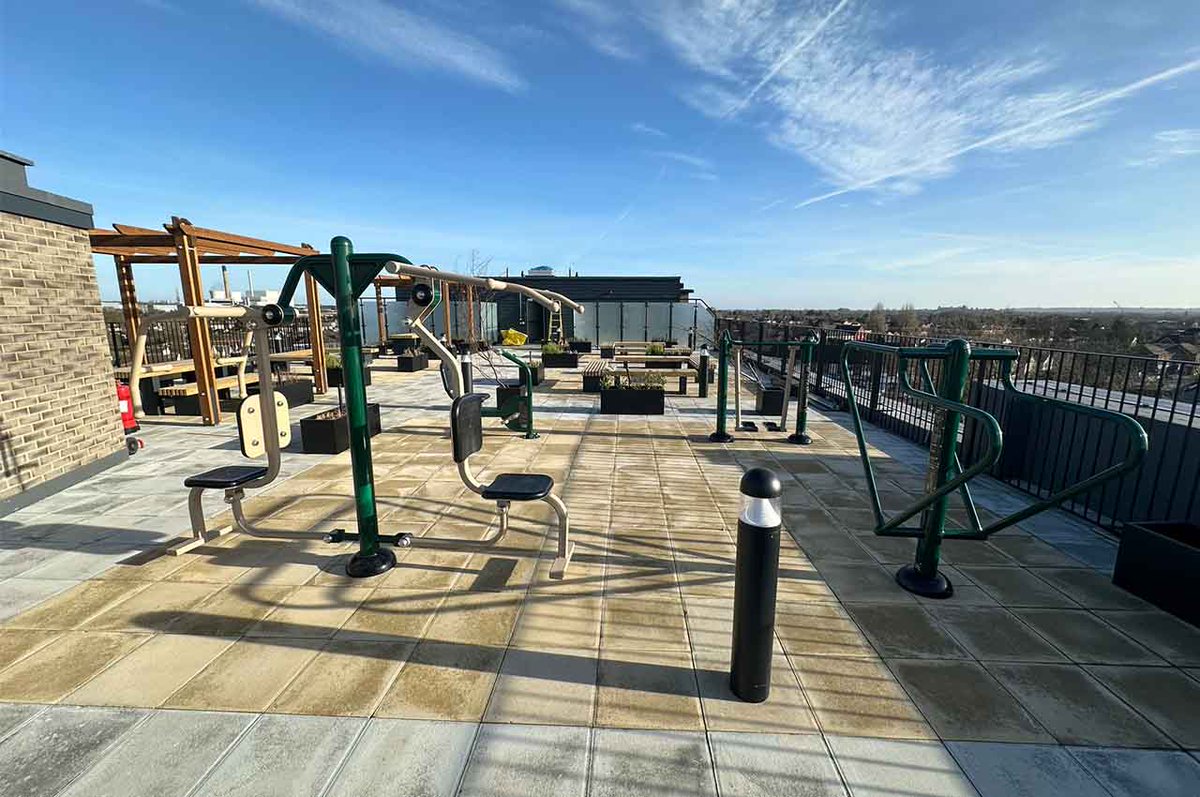 The Fresh Air Fitness Team rise to the challenge again. This time with a fantastic rooftop outdoor gym at Hartford Point, Berkshire. freshairfitness.co.uk/success-storie… #freshairfitness #outdoorgym