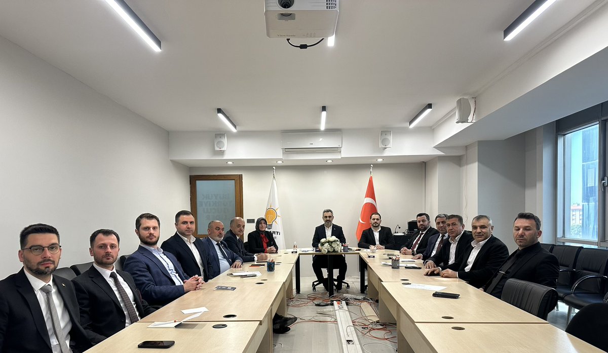 Yeni Dönem AK Parti Meclis Grup Toplantımızı İlçe Başkanlığımızda gerçekleştirdik. Rabbim alınan kararların hayırlara vesile olmasını nasip eylesin inşallah. @atasehirakparti @osmannnurika