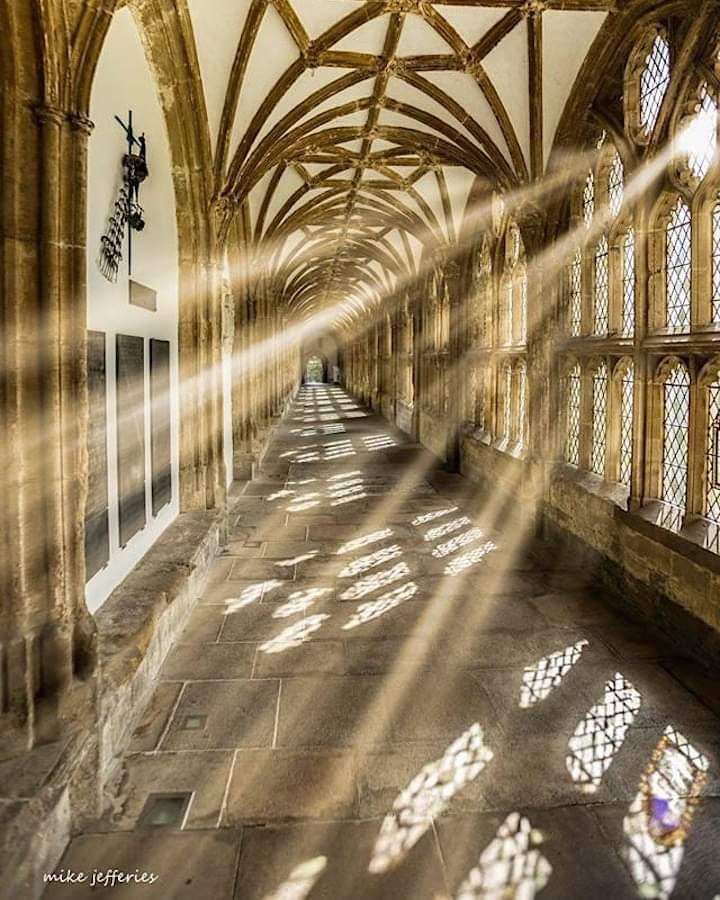 🗓 Building Architectural Beauty 2024 🗓 This tour of the cathedral offers the best insight to be gained into how it was built, how it faced structural problems and why it is still standing. eventbrite.co.uk/e/building-arc… 📸: Mike Jefferies Photography. #wellssomerset #wellscathedral