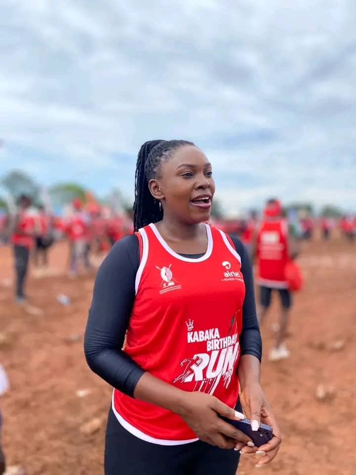 NabaggalaSandie's tweet photo. Hmmm so you think by getting pregnant for him  he will love you and marry you? My dear he will instead make you a single mother open your eyes and see the red lights from him. Kabagezi boka. Zip up your uterus ladies and keep your self for that future husband #Nicelunch https://t.co/Qd6uiXGRNA