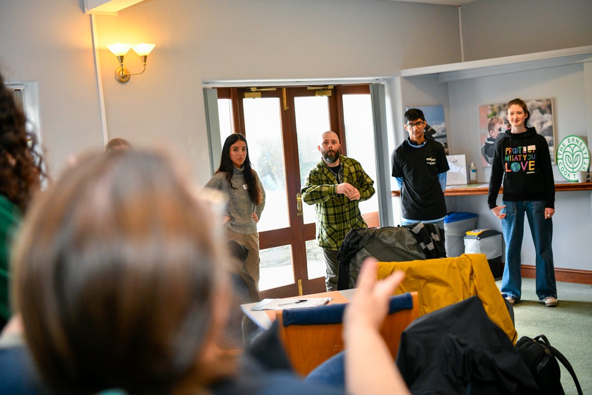 weekates88's tweet photo. @StuWalkerPhotos @BlueInfluencers @ernestcooktrust @mcsuk @Brathay Our #YouthOceanNetwork delivered inspiring presentations to 70+ #bluementor delegates, &amp; hosted fun, inclusive workshops in the afternoon with an aim of inspiring the mentors to take away &amp; embed ideas in their environmental youth work💙Proud Katie here! 💪(3/4)📷@StuWalkerPhotos https://t.co/QkSRgCbFVV