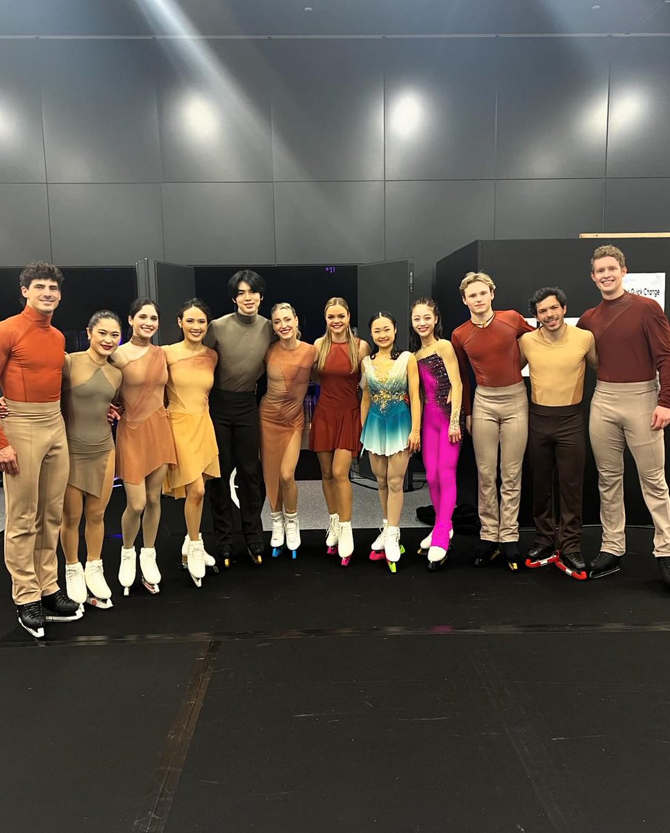 Ilia with the cast of 2024 Stars on Ice – Japan!

📸 pipergilles