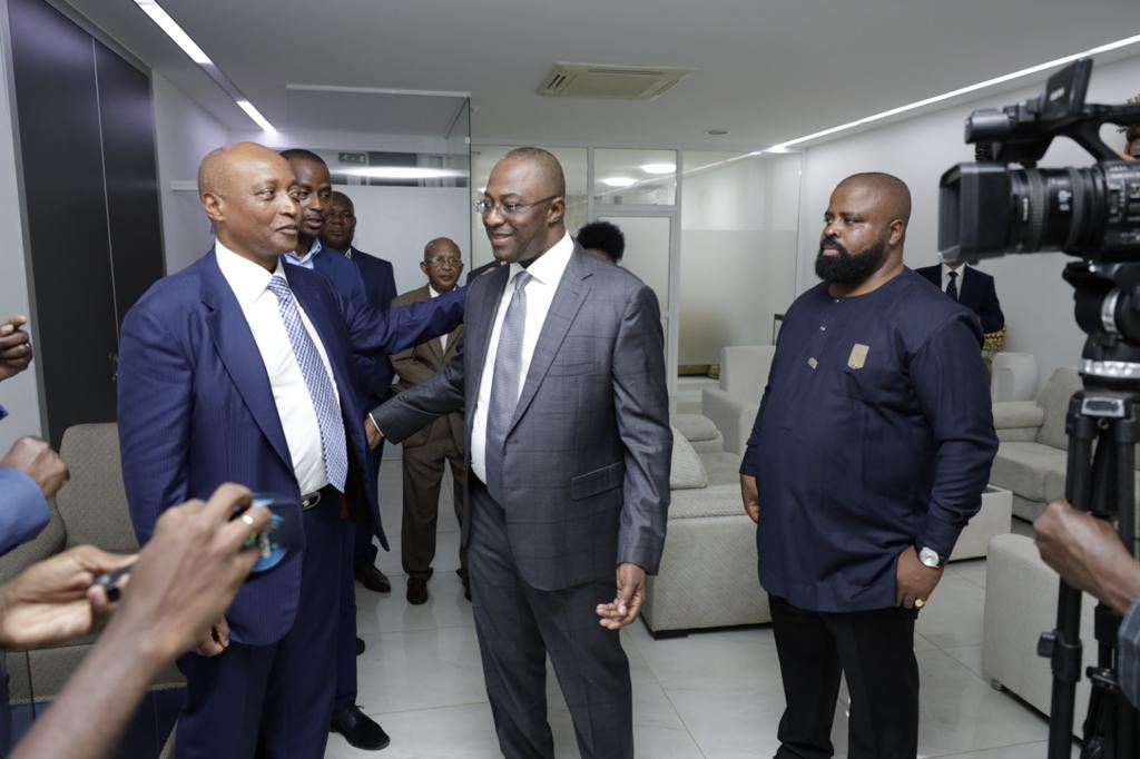 CAF President Dr Patrice Motsepe officially starts his four-country visit today, with the first stop being São Tomé and Príncipe. He was welcomed in Sao Tome by FA President Domingos Monteiro Fernandes and the football leadership of the country.