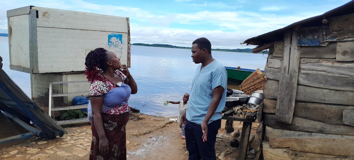 #YellowFeverFreeUG | #FinalDay While #Mopping / #Clearing the numbers at #KyondoLandingSite, we implored the village teams to always come for government activities and come for #YellowFeverVaccination. Here we vaccinated over 100 Fisher men and women at this landing site.…