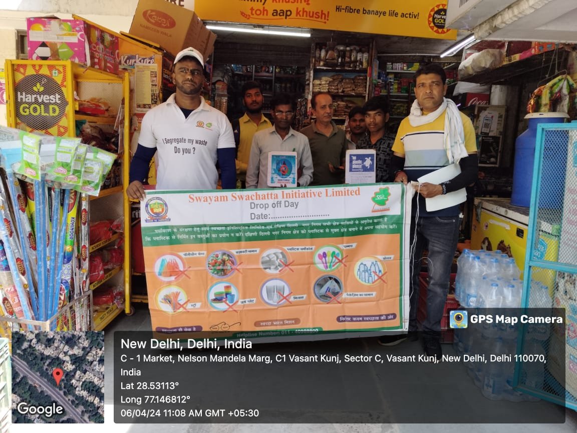 MCD South Zone, SSIPL-IEC-Team under the guidance of @DCSOUTHZONE Conducted an awareness drive among the shopkeepers and visitors of the market on waste segregation at source and Say no to Single use plastic at C -1 Vasant Kunj. @LtGovDelhi @OberoiShelly @GyaneshBharti1