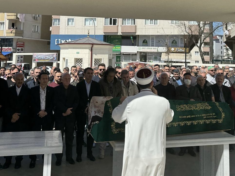 Tuzla Belediyesi Kültür müdürümüz Selami Gülirmak beyin kıymetli validesi Atiye teyzemizi hakka uğurladık. Allah’tan rahmet, yakınlarına sabırlar diliyorum.