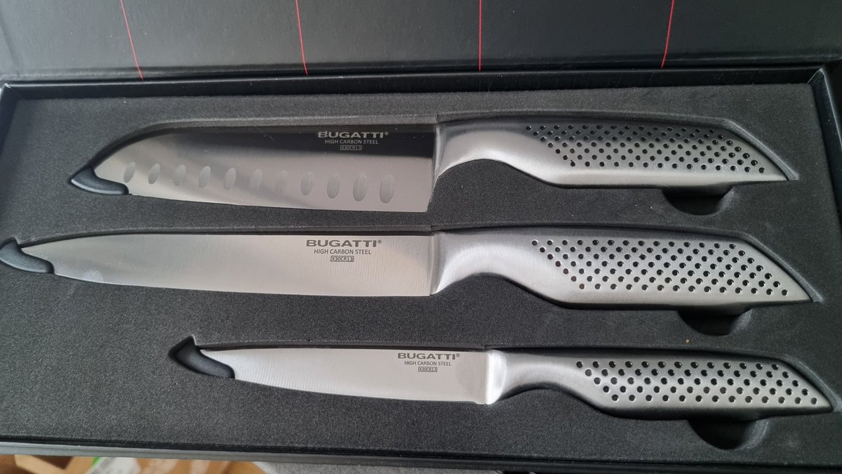 taalais's tweet photo. Tagad @maximaveikals lojālie klienti par labu cenu var dabūt izcilos Bugatti nažus (kompānija ar 100 gadu vēsturi). Tie ir veidoti no īpaši izturīga  tērauda un nesmukās vietas tiem piekrāsotas ar marķieri! Ar MARĶIERI? https://t.co/9k8kK12tY5