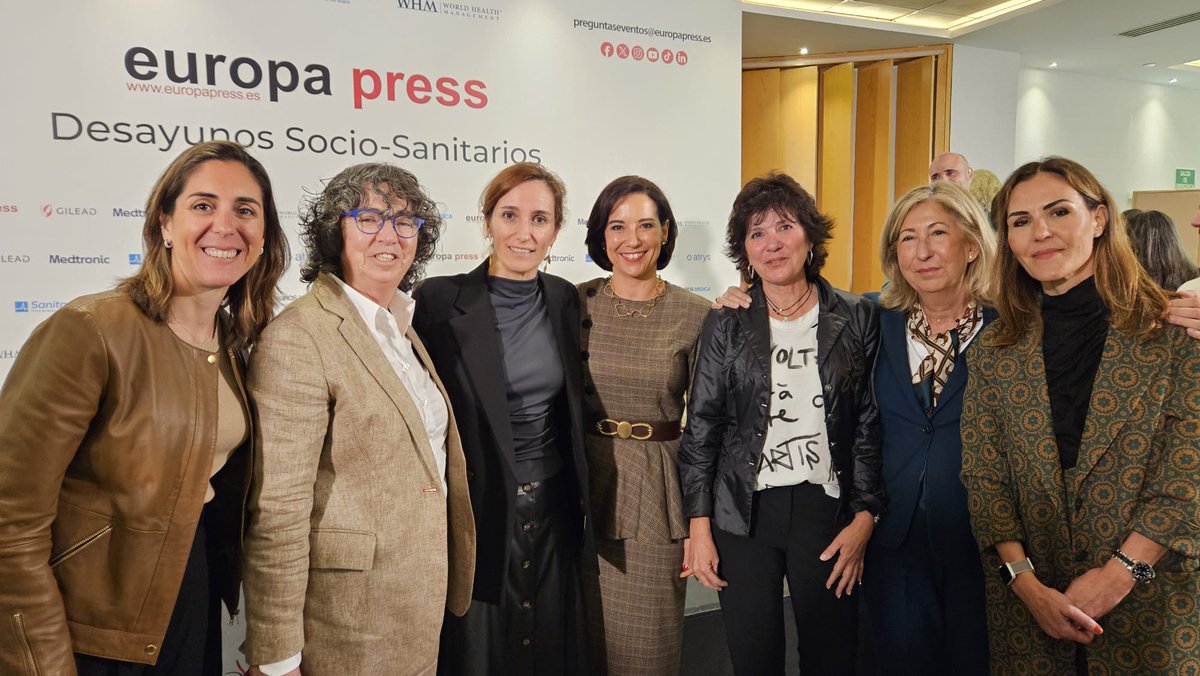 Esta mañana participamos en un desayuno sociosanitario organizado por @europapress con la ministra de @sanidadgob @Monica_Garcia_G en #Madrid, conjuntamente con otros representantes del sector #farmacéutico @Farmaceuticos_